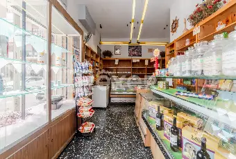 Rexer-Nichelino-ZONA-JUVARRA-VZE-MERCATO-RIONALE-Locale-commerciale-angolare-con-area-vendita-retro-