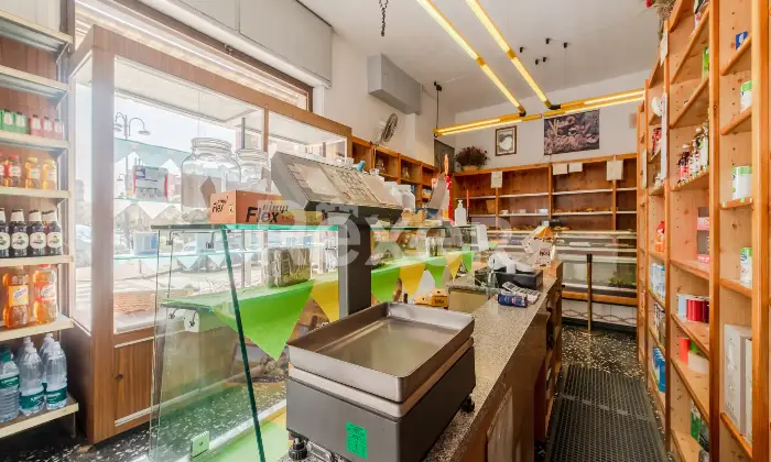 Rexer-Nichelino-ZONA-JUVARRA-VZE-MERCATO-RIONALE-Locale-commerciale-angolare-con-area-vendita-retro-