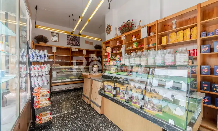 Rexer-Nichelino-ZONA-JUVARRA-VZE-MERCATO-RIONALE-Locale-commerciale-angolare-con-area-vendita-retro-