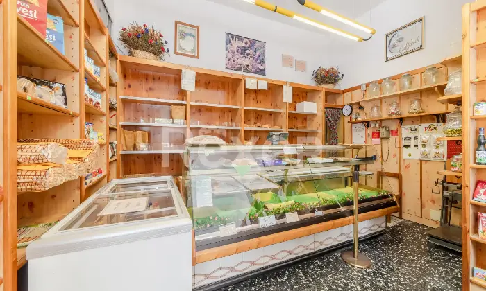 Rexer-Nichelino-ZONA-JUVARRA-VZE-MERCATO-RIONALE-Locale-commerciale-angolare-con-area-vendita-retro-