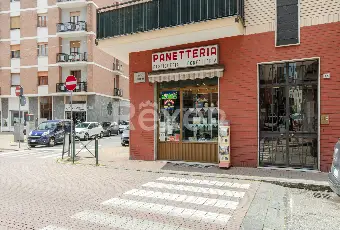 Rexer-Nichelino-ZONA-JUVARRA-VZE-MERCATO-RIONALE-Locale-commerciale-angolare-con-area-vendita-retro-
