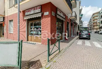 Rexer-Nichelino-ZONA-JUVARRA-VZE-MERCATO-RIONALE-Locale-commerciale-angolare-con-area-vendita-retro-