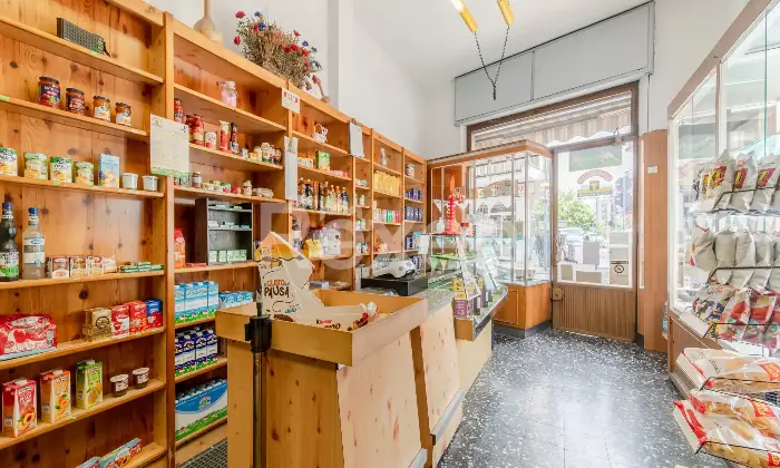 Rexer-Nichelino-ZONA-JUVARRA-VZE-MERCATO-RIONALE-Locale-commerciale-angolare-con-area-vendita-retro-