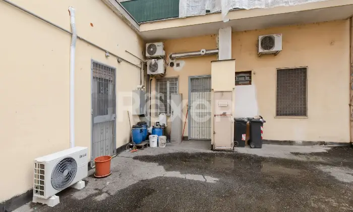 Rexer-Nichelino-ZONA-JUVARRA-VZE-MERCATO-RIONALE-Locale-commerciale-angolare-con-area-vendita-retro-