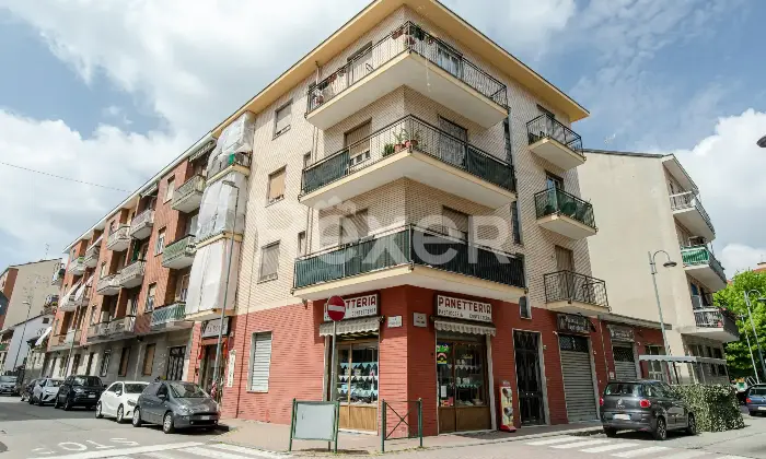 Rexer-Nichelino-ZONA-JUVARRA-VZE-MERCATO-RIONALE-Locale-commerciale-angolare-con-area-vendita-retro-
