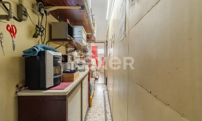 Rexer-Nichelino-ZONA-JUVARRA-VZE-MERCATO-RIONALE-Locale-commerciale-angolare-con-area-vendita-retro-