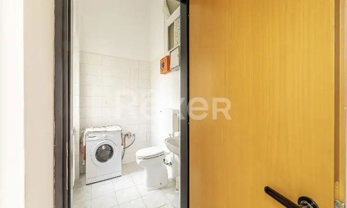 Rexer-Nichelino-Locale-Commerciale-a-Reddito-con-Due-Vetrine-Fronte-Strada-Altro