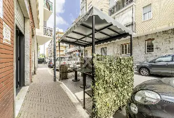 Rexer-Nichelino-ZONA-JUVARRA-VZE-MERCATO-RIONALE-Locale-commerciale-mq-con-due-vetrine-fronte-strada-attualmente-locato-ad-attivit-di-rosticceria-pizzeria-Altro
