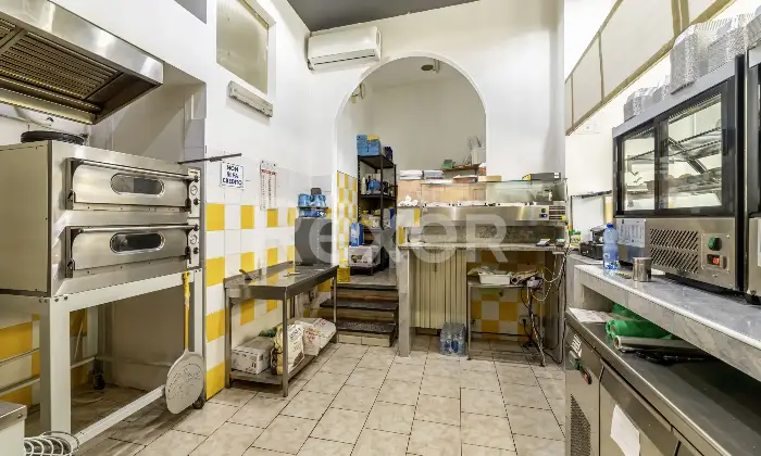 Rexer-Nichelino-ZONA-JUVARRA-VZE-MERCATO-RIONALE-Locale-commerciale-mq-con-due-vetrine-fronte-strada-attualmente-locato-ad-attivit-di-rosticceria-pizzeria-Altro