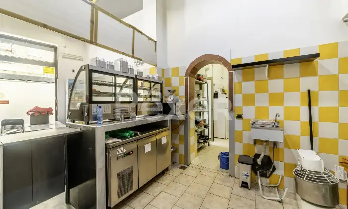 Rexer-Nichelino-ZONA-JUVARRA-VZE-MERCATO-RIONALE-Locale-commerciale-mq-con-due-vetrine-fronte-strada-attualmente-locato-ad-attivit-di-rosticceria-pizzeria-Altro