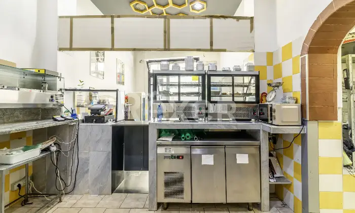 Rexer-Nichelino-ZONA-JUVARRA-VZE-MERCATO-RIONALE-Locale-commerciale-mq-con-due-vetrine-fronte-strada-attualmente-locato-ad-attivit-di-rosticceria-pizzeria-Altro