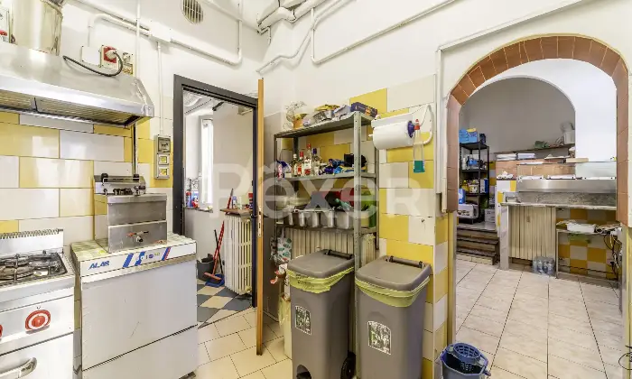 Rexer-Nichelino-ZONA-JUVARRA-VZE-MERCATO-RIONALE-Locale-commerciale-mq-con-due-vetrine-fronte-strada-attualmente-locato-ad-attivit-di-rosticceria-pizzeria-Altro
