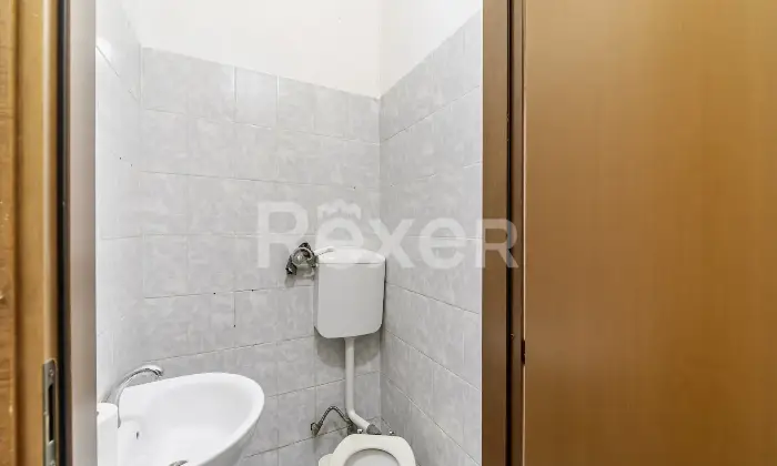 Rexer-Nichelino-ZONA-JUVARRA-VZE-MERCATO-RIONALE-Locale-commerciale-mq-con-due-vetrine-fronte-strada-attualmente-locato-ad-attivit-di-rosticceria-pizzeria-Altro