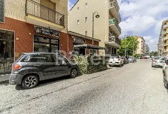 Rexer-Nichelino-ZONA-JUVARRA-VZE-MERCATO-RIONALE-Locale-commerciale-mq-con-due-vetrine-fronte-strada-attualmente-locato-ad-attivit-di-rosticceria-pizzeria-Altro