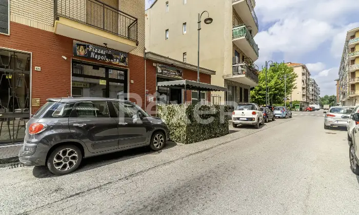 Rexer-Nichelino-Locale-Commerciale-a-Reddito-con-Due-Vetrine-Fronte-Strada-Altro