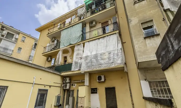 Rexer-Nichelino-ZONA-JUVARRA-VZE-MERCATO-RIONALE-Locale-commerciale-mq-con-due-vetrine-fronte-strada-attualmente-locato-ad-attivit-di-rosticceria-pizzeria-Altro