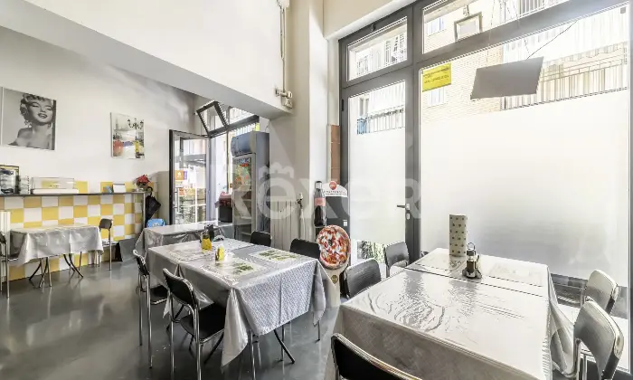 Rexer-Nichelino-ZONA-JUVARRA-VZE-MERCATO-RIONALE-Locale-commerciale-mq-con-due-vetrine-fronte-strada-attualmente-locato-ad-attivit-di-rosticceria-pizzeria-Altro