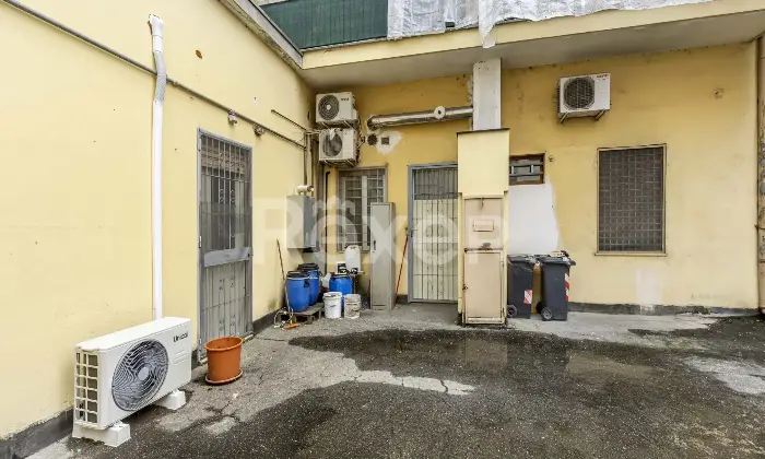 Rexer-Nichelino-ZONA-JUVARRA-VZE-MERCATO-RIONALE-Locale-commerciale-mq-con-due-vetrine-fronte-strada-attualmente-locato-ad-attivit-di-rosticceria-pizzeria-Altro
