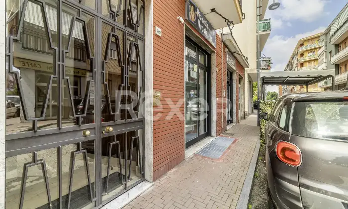 Rexer-Nichelino-ZONA-JUVARRA-VZE-MERCATO-RIONALE-Locale-commerciale-mq-con-due-vetrine-fronte-strada-attualmente-locato-ad-attivit-di-rosticceria-pizzeria-Altro