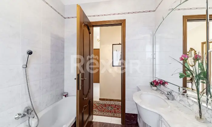 Rexer-COLLEGNO-AMPIO-QUADRILOCALE-CON-BOX-Altro