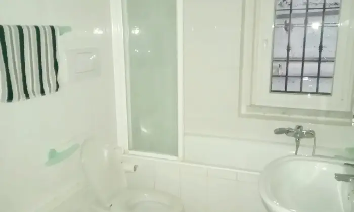 Rexer-Genova-Accogliente-appartamento-a-Pterra-indipendente-grande-giardino-P-auto-Bagno