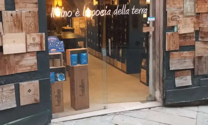 Rexer-Lucignano-Un-locale-commerciale-in-vendita-a-Lucignano-in-provincia-di-Arezzo-Altro