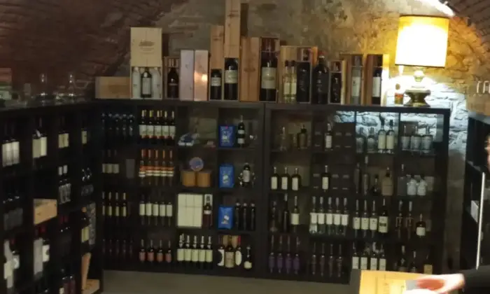 Rexer-Lucignano-Un-locale-commerciale-in-vendita-a-Lucignano-in-provincia-di-Arezzo-Altro