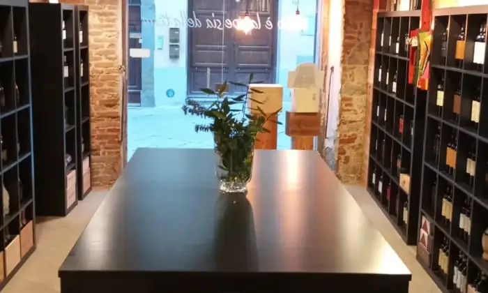 Rexer-Lucignano-Un-locale-commerciale-in-vendita-a-Lucignano-in-provincia-di-Arezzo-Altro