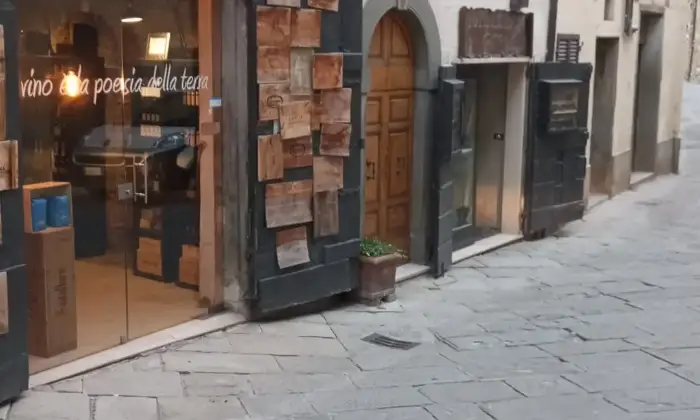 Rexer-Lucignano-Un-locale-commerciale-in-vendita-a-Lucignano-in-provincia-di-Arezzo-Altro