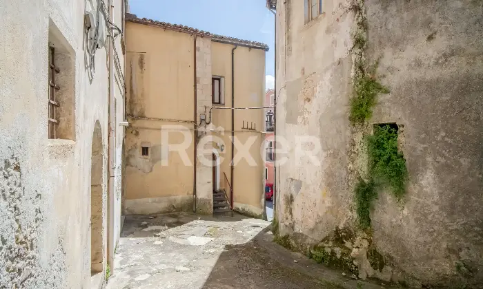 Rexer-Carolei-Rustico-da-ristrutturare-in-Via-Ruggiero-di-Lauria-Carolei-Altro