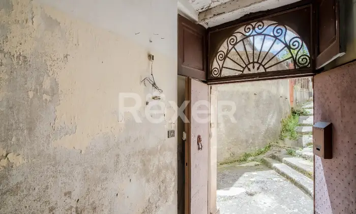 Rexer-Carolei-Rustico-da-ristrutturare-in-Via-Ruggiero-di-Lauria-Carolei-Altro