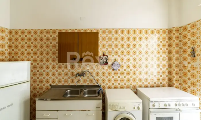 Rexer-Canosa-di-Puglia-Appartamento-al-primo-piano-con-box-auto-Altro