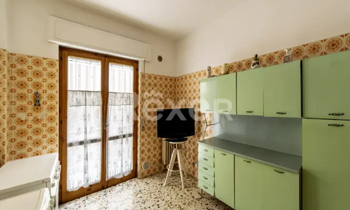 Rexer-Canosa-di-Puglia-Appartamento-al-primo-piano-con-box-auto-Altro