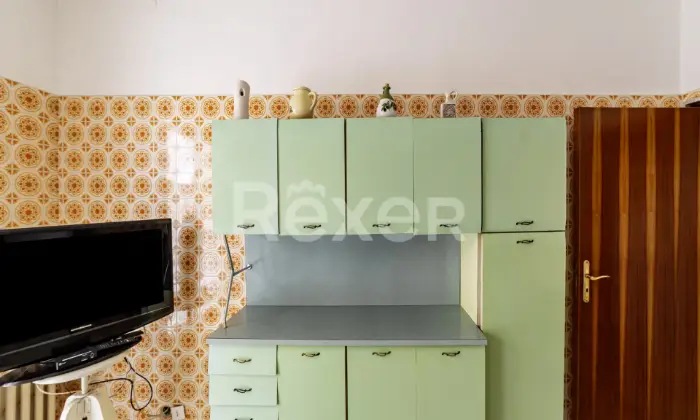 Rexer-Canosa-di-Puglia-Appartamento-al-primo-piano-con-box-auto-Altro