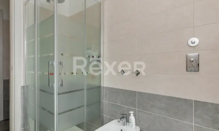 Rexer-Monza-Monza-Bilocale-ristrutturato-ultimo-piano-con-balcone-Altro