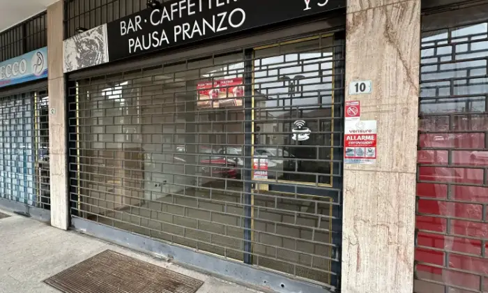 Rexer-VENEGONO-INFERIORE-Negozio-una-luce-con-cantina-Altro