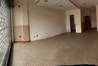 Rexer-VENEGONO-INFERIORE-Negozio-una-luce-con-cantina-Altro