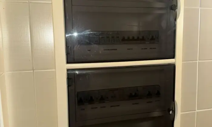 Rexer-VENEGONO-INFERIORE-Negozio-una-luce-con-cantina-Altro