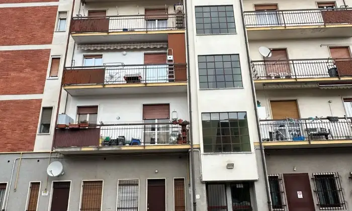 Rexer-VENEGONO-INFERIORE-Negozio-una-luce-con-cantina-Altro