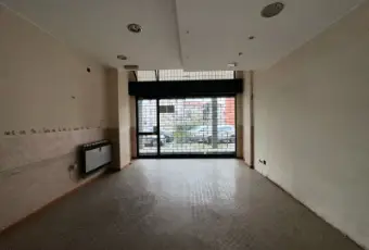 Rexer-VENEGONO-INFERIORE-Negozio-una-luce-con-cantina-Altro