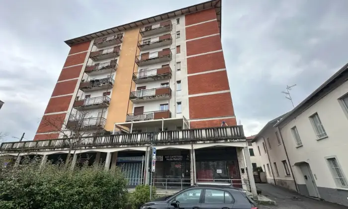 Rexer-VENEGONO-INFERIORE-Negozio-una-luce-con-cantina-Altro