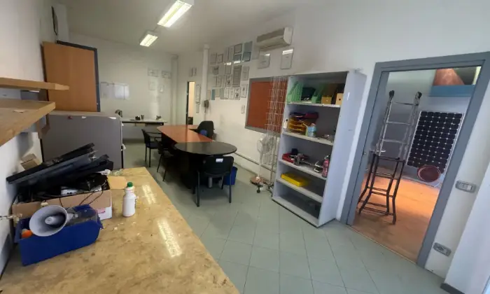 Rexer-Carrara-Vendesi-locale-commerciale-a-Avenza-Altro