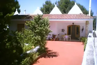 Rexer-Martina-Franca-Villa-Trulli-Sovrani-Masseria-Valle-dItria-adatta-BB-Giardino