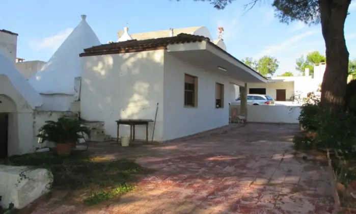 Rexer-Martina-Franca-Villa-Trulli-Sovrani-Masseria-Valle-dItria-adatta-BB-Terrazzo
