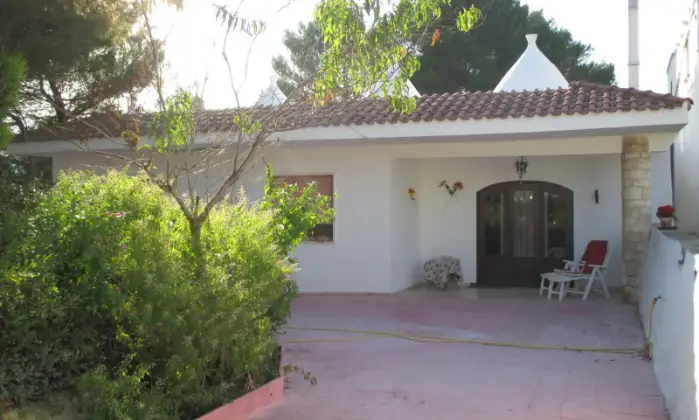 Rexer-Martina-Franca-Villa-Trulli-Sovrani-Masseria-Valle-dItria-adatta-BB-Giardino