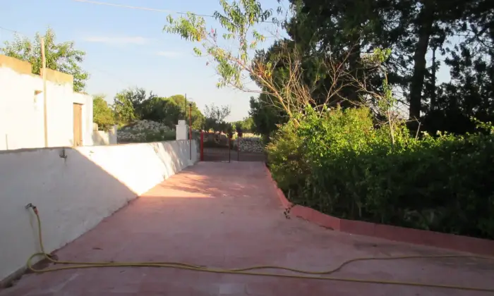 Rexer-Martina-Franca-Villa-Trulli-Sovrani-Masseria-Valle-dItria-adatta-BB-Terrazzo