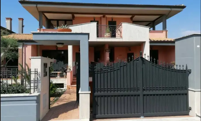Rexer-Latina-Vendesi-Villa-a-schiera-a-Latina-Altro