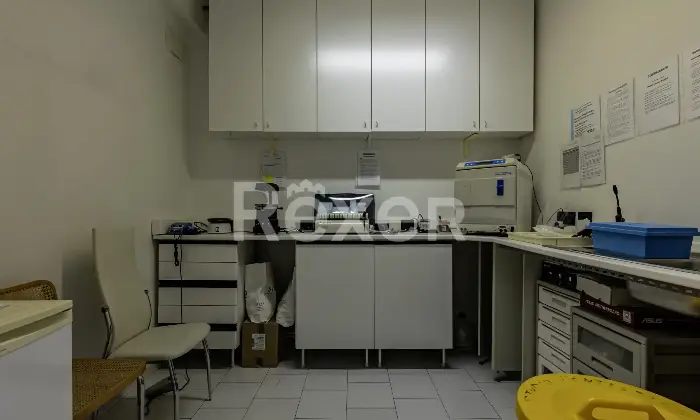 Rexer-Santa-Maria-Maddalena-Locale-commerciale-indipendente-di-mq-in-zona-servita-Altro