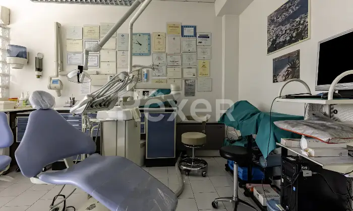 Rexer-Santa-Maria-Maddalena-Locale-commerciale-indipendente-di-mq-in-zona-servita-Altro