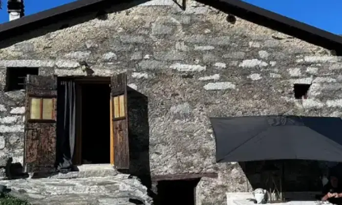Rexer-Malonno-Vendesi-Baita-in-sasso-a-Malonno-BS-Altro